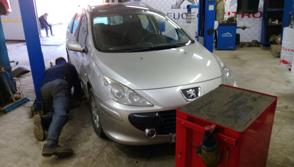 №12 Замена задних тормозных дисков и колодок. — Peugeot 307 SW, 1,6 л ...