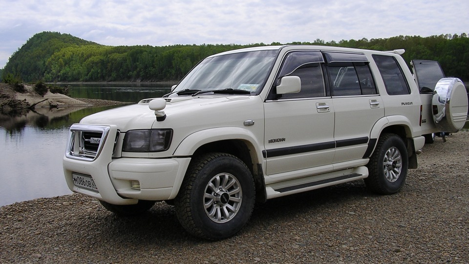 Isuzu bighorn. Бигхорн Исудзу 1997. Suzuki Bighorn. Машина Исузу Бигхорн.