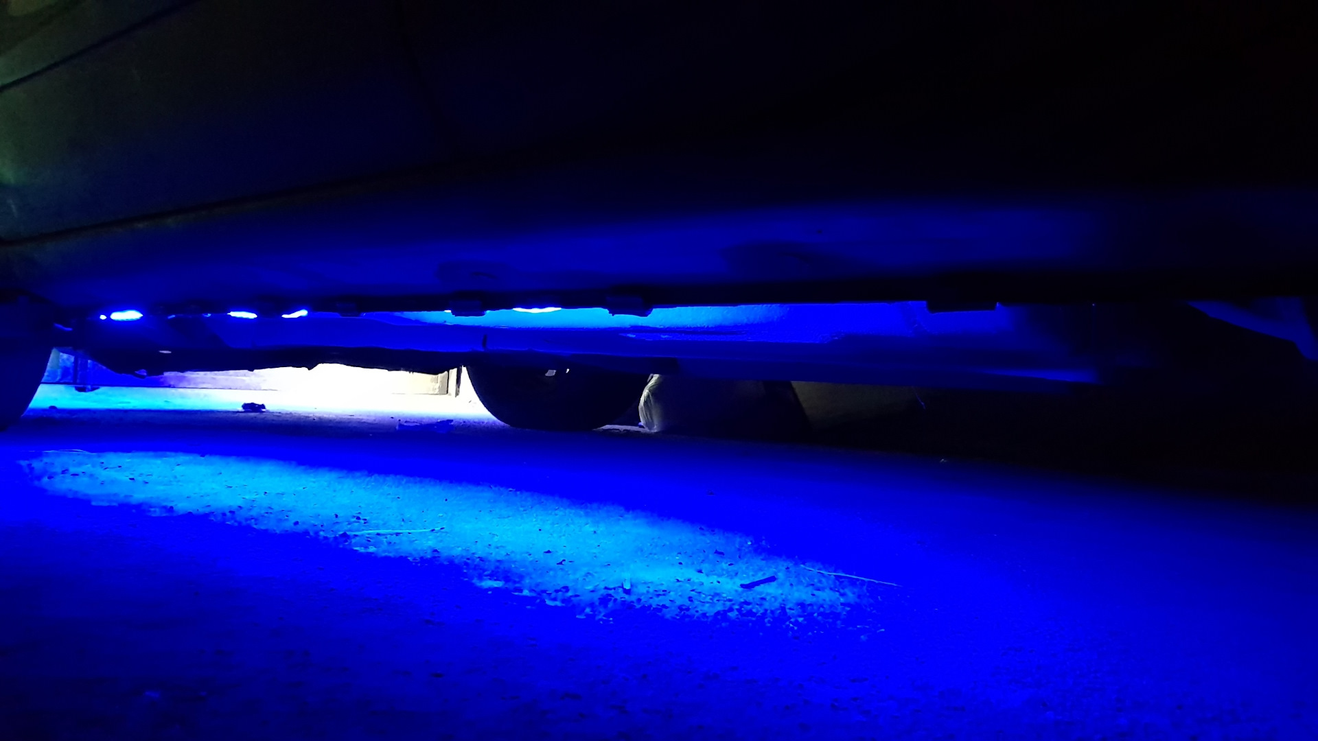 тойота королла 140 подсветка днища. Volkswagen tiguan подсветка днища. неоновая подсветка лансер 10. многоцветная подсветка днища. митсубиси лансер 10 неон красный.