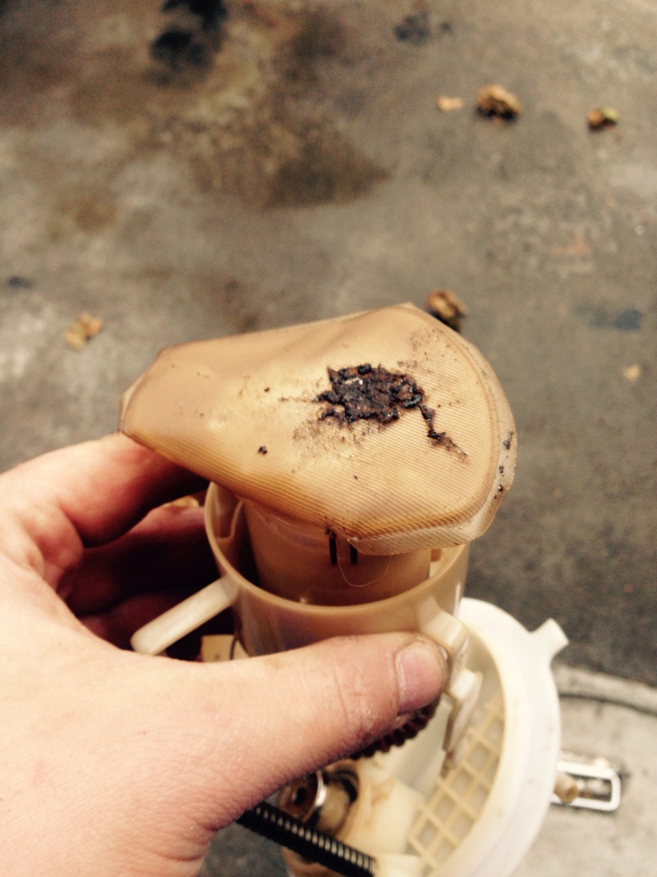 Заменил сеточку на бензонасосе и потерял глушитель)))) — Lada 2114, 1,6 ...