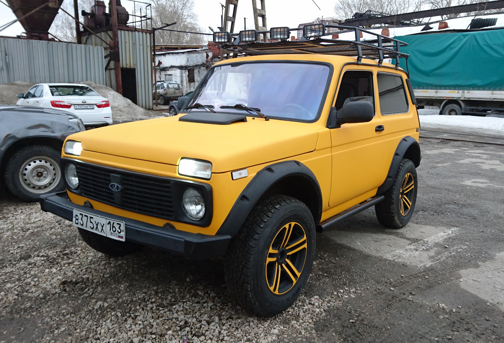 Желтый в городе — Lada 4x4 3D, 1,7 л, 2007 года | тюнинг | DRIVE2