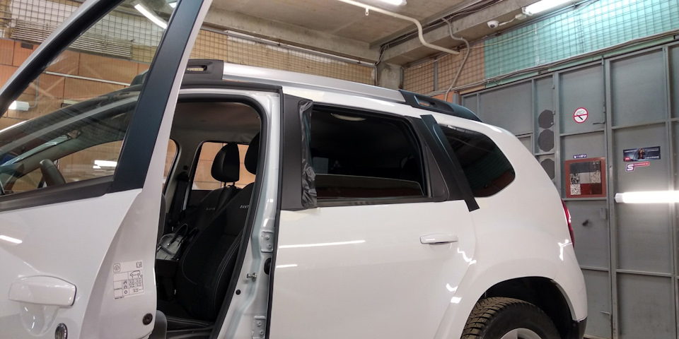 Переклейка стоек дверей — Renault Duster (1G), 2 л, 2017 года ...