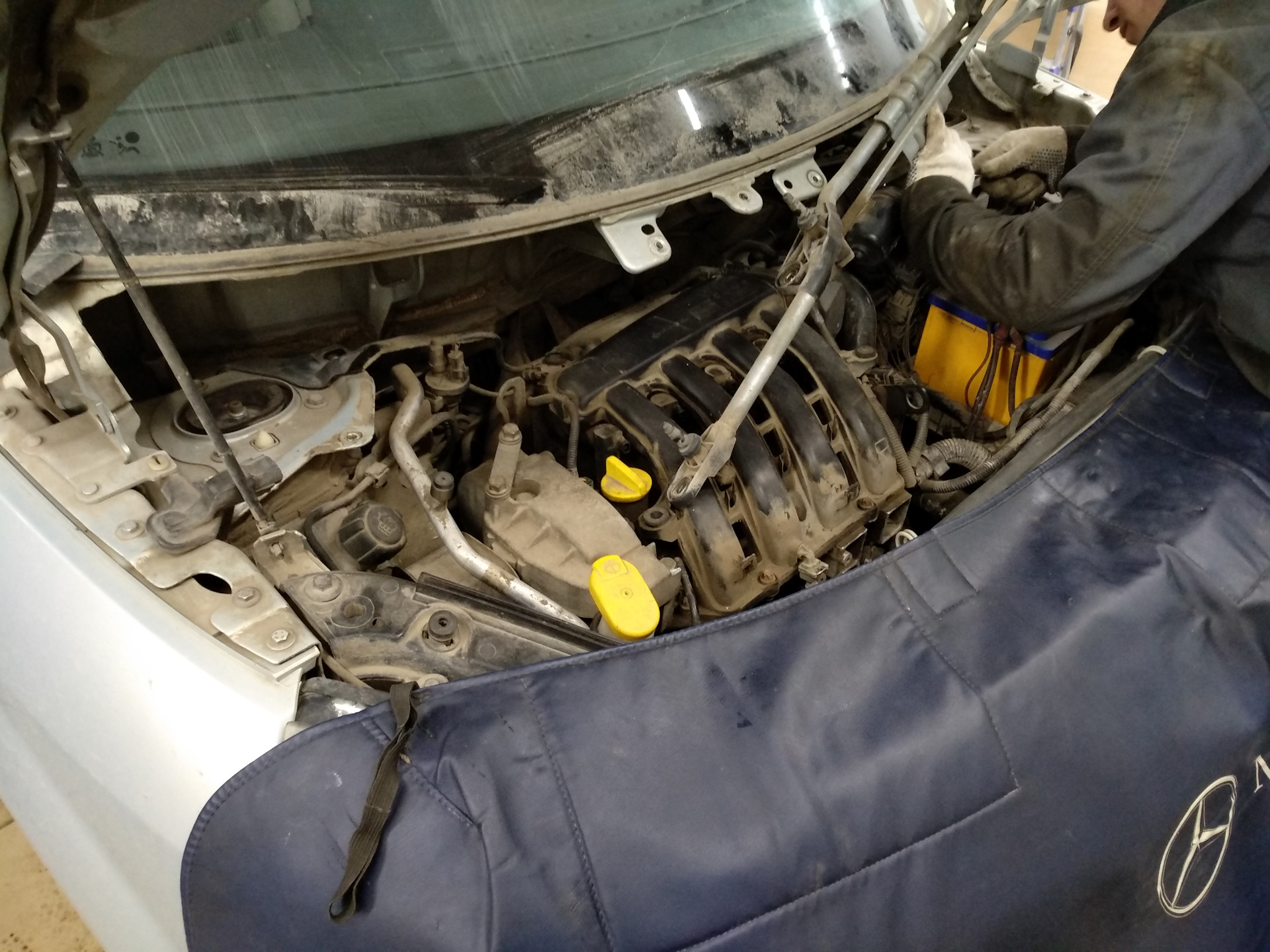 Замена герметика клапанной крышки. Замена тормозной жидкости. Замена ...