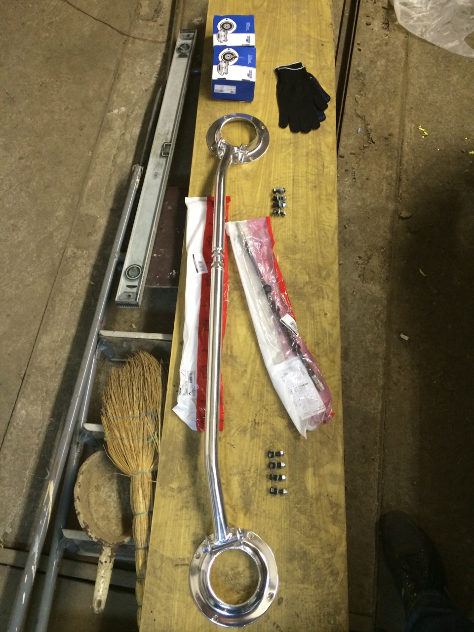 Растяжка под капот — Volkswagen Golf Variant (Mk3), 1,9 л, 1996 года ...