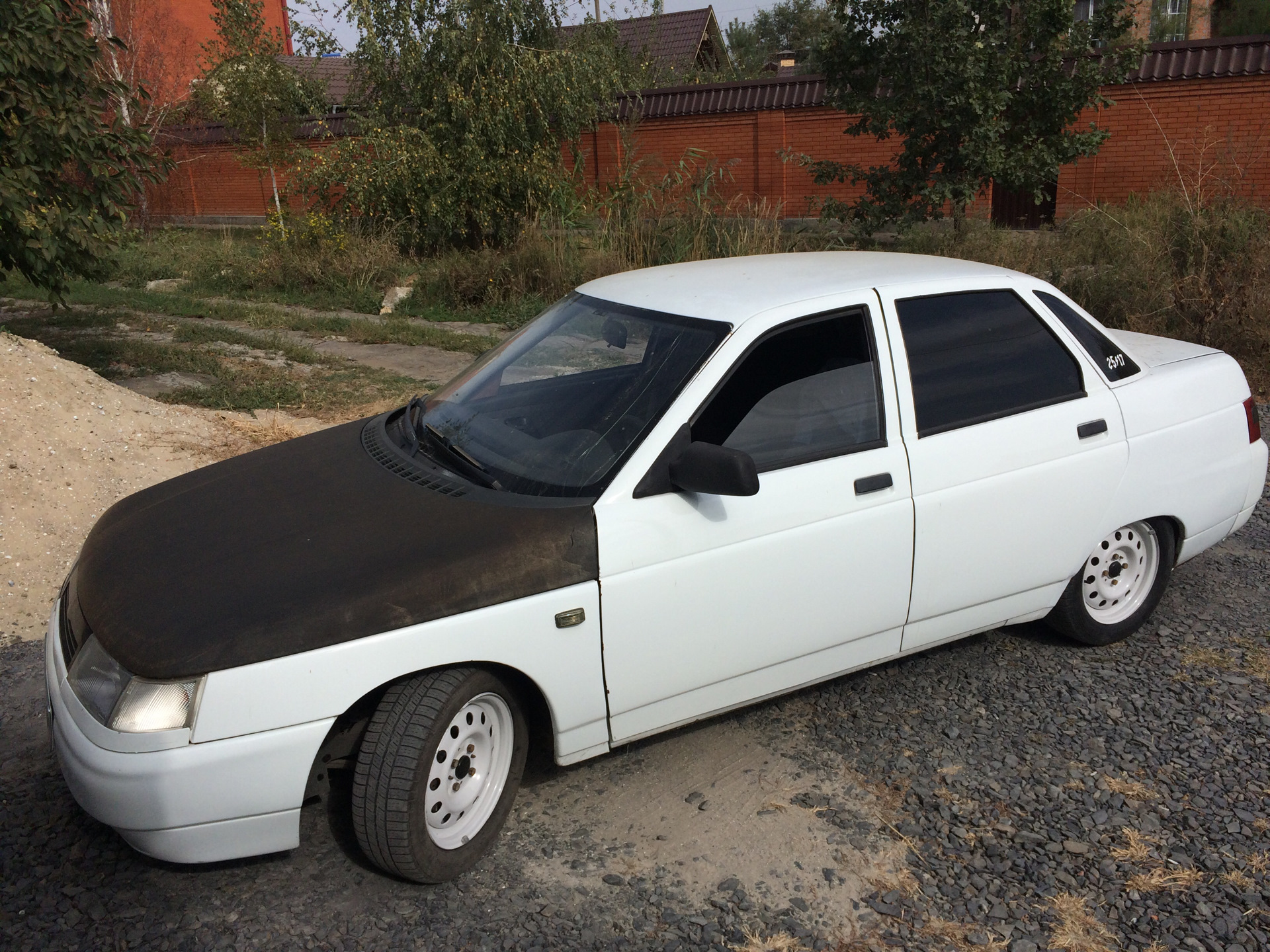 Белая ваз 2110