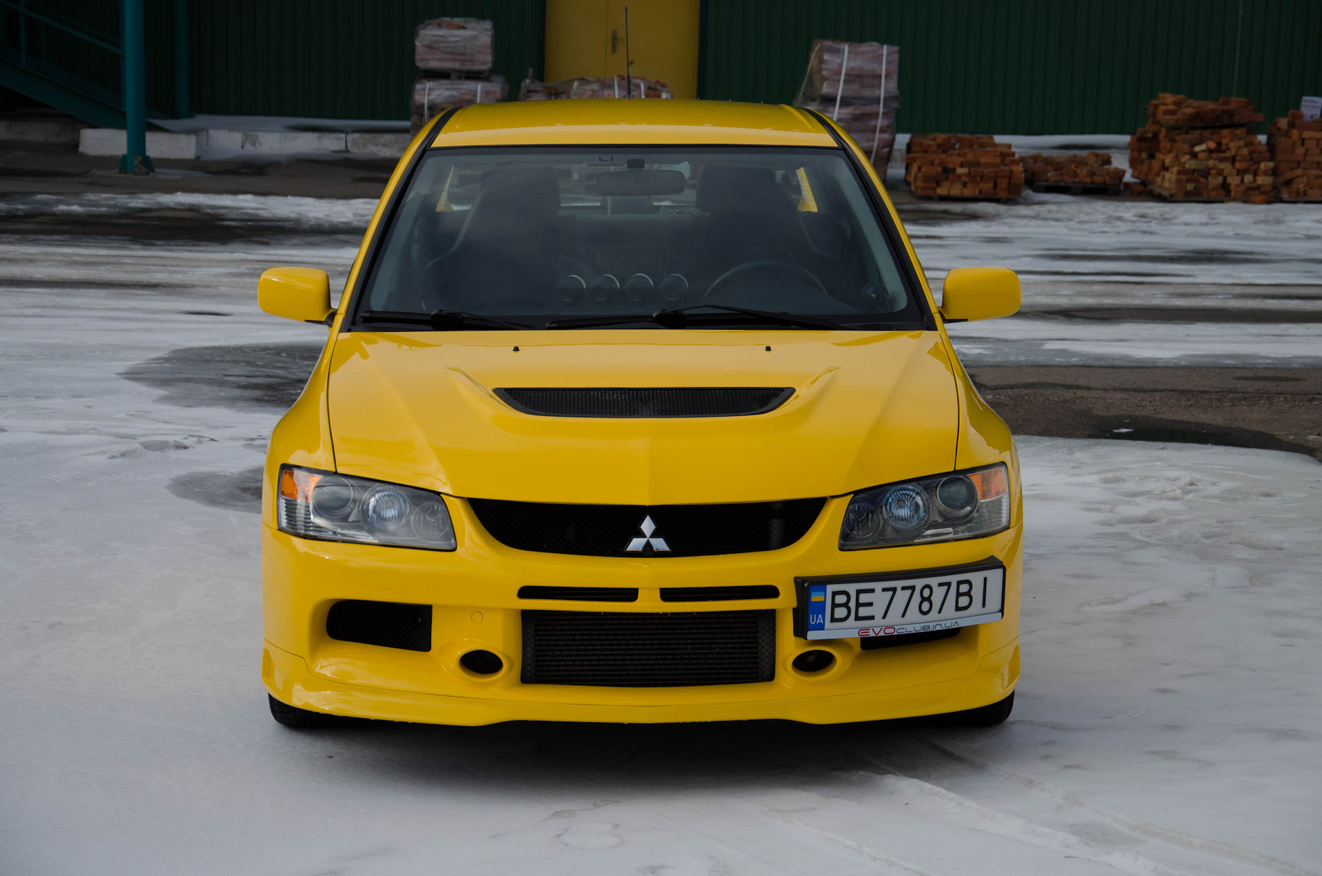 Mitsubishi Lancer Evolution 9 Р¶РµР»С‚С‹Р№