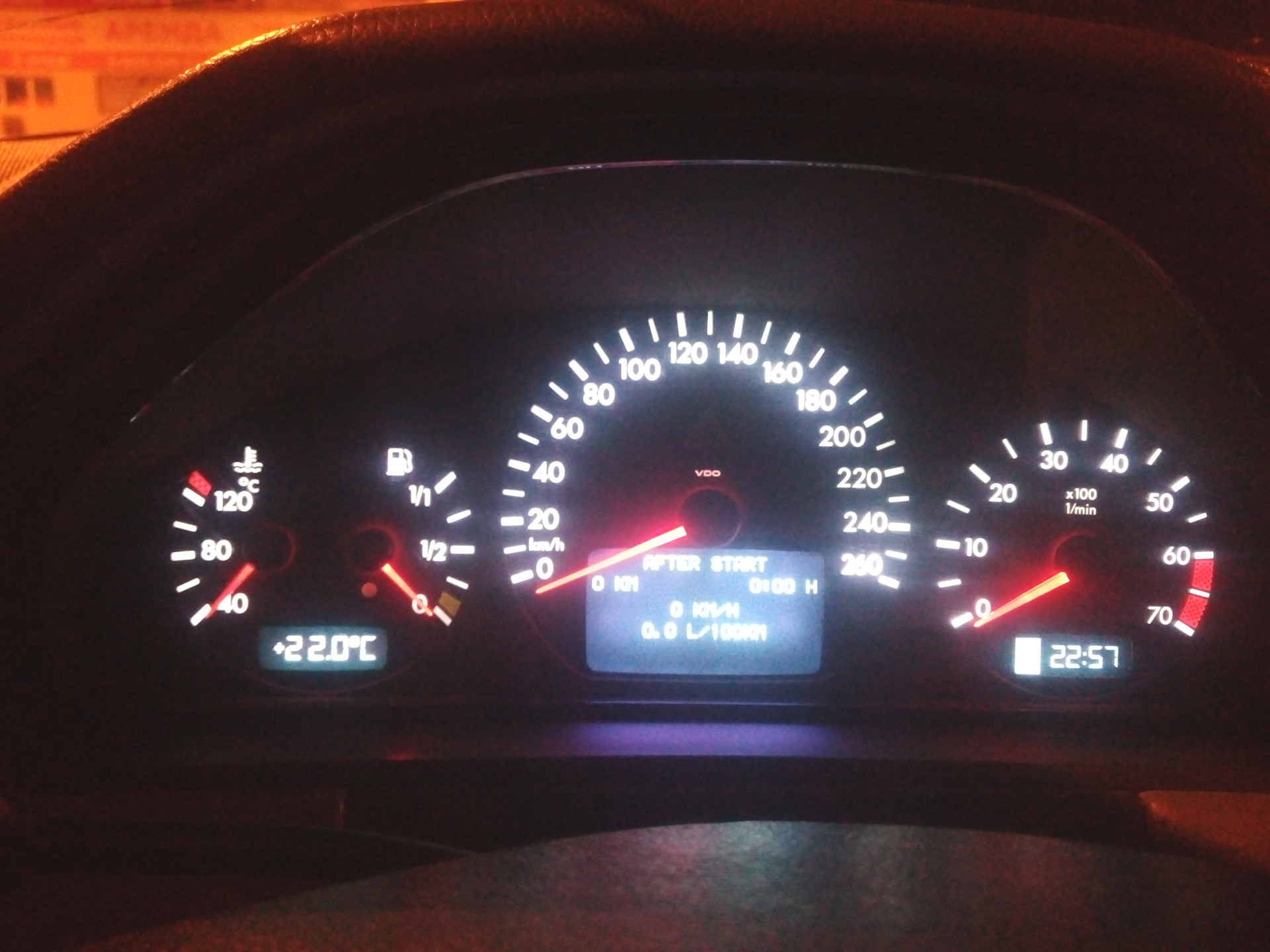 Подсветка приборной панели мерседес. Регулятор подсветки панели приборов мерседес е 190. Лампочки приборной панели мерседес 124. Регулятор подсветки панели приборов мерседес е 190. Приборная панель мерседес 220.