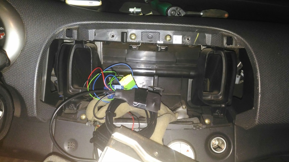 Подключение и обучение штатных кнопок на руле к нештатной магнитоле ...