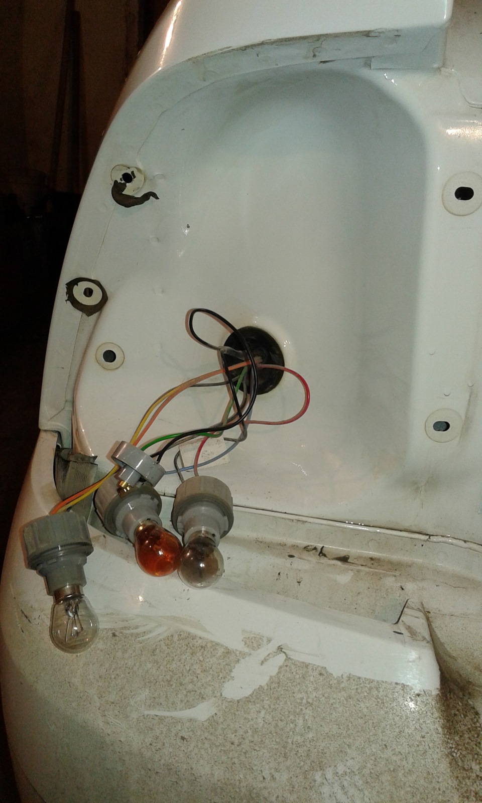 Свет мне в ж@пу! Или установка ксенона в задний ход))) — Lada Приора ...