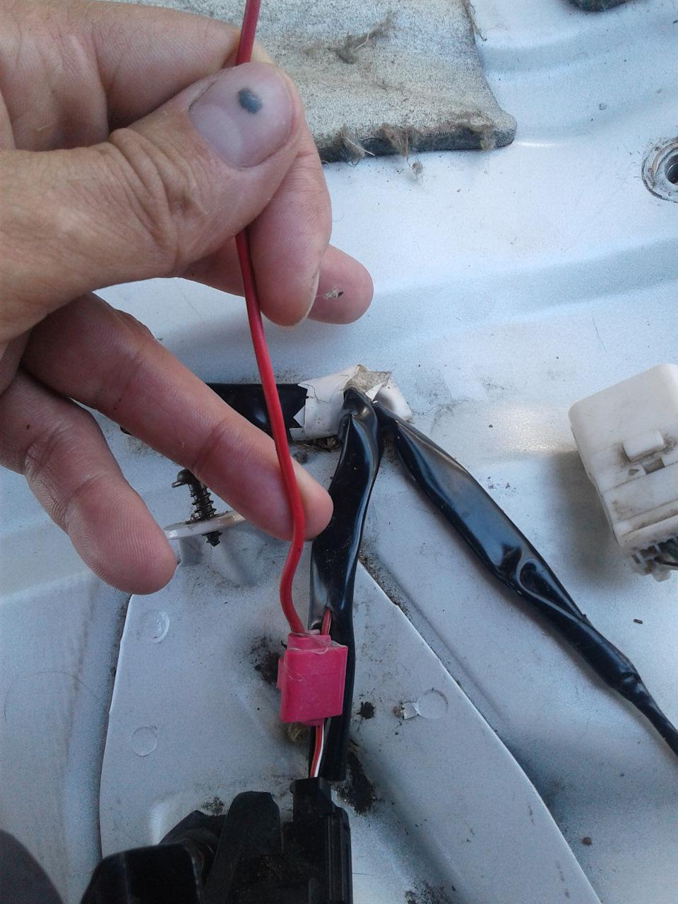 Куда подсоединить провод — Toyota Granvia, 3 л, 1997 года | электроника ...