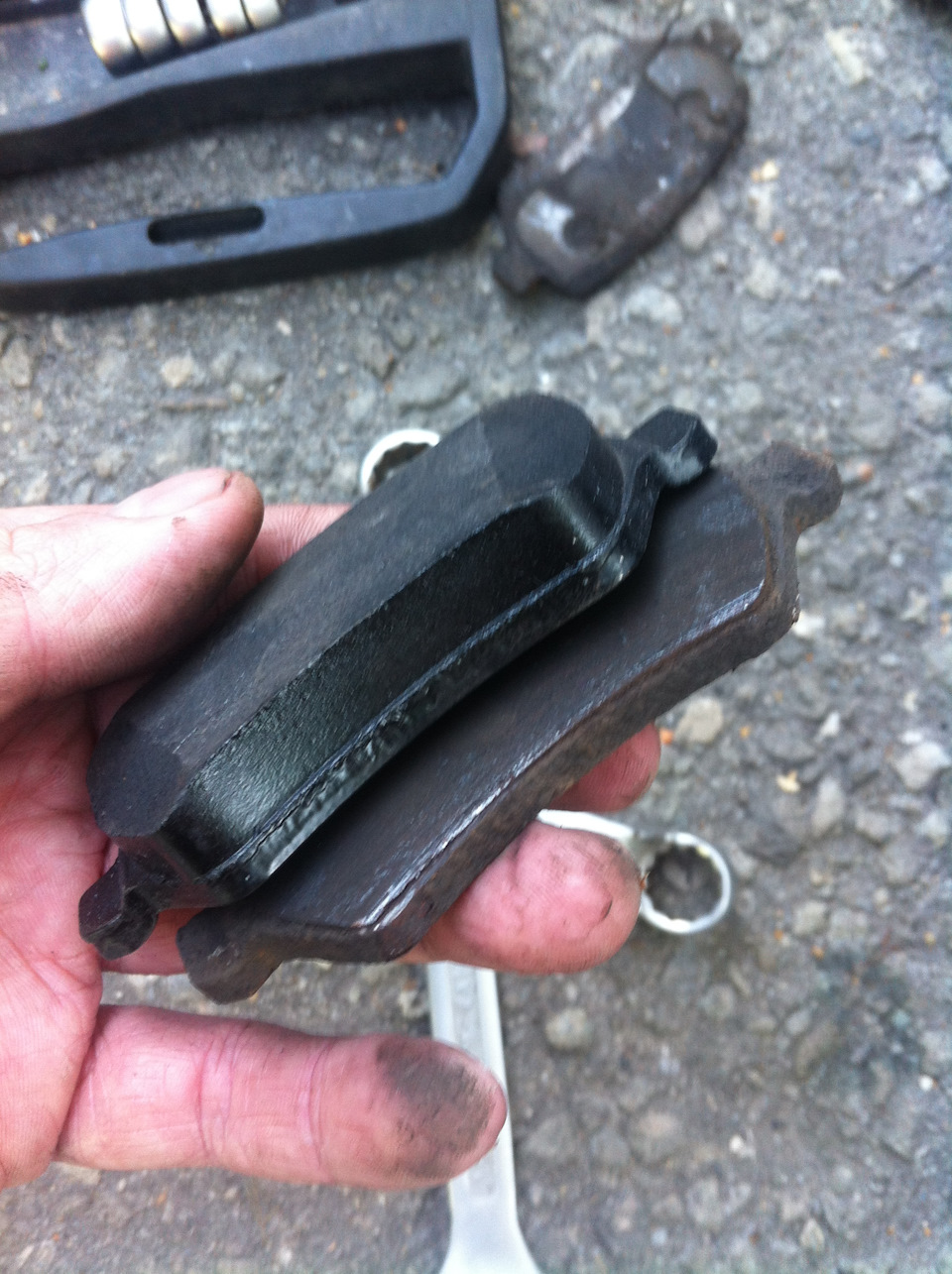 Замена задних тормозных колодок — Opel Astra H GTC, 1,6 л, 2008 года ...