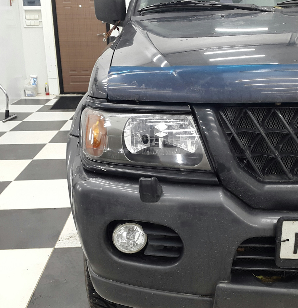 Фара pajero sport 1. Фара Паджеро спорт 1. Реснички на фары Паджеро 2. Ремонт фар Mitsubishi Pajero Sport 1. Затертые фары.