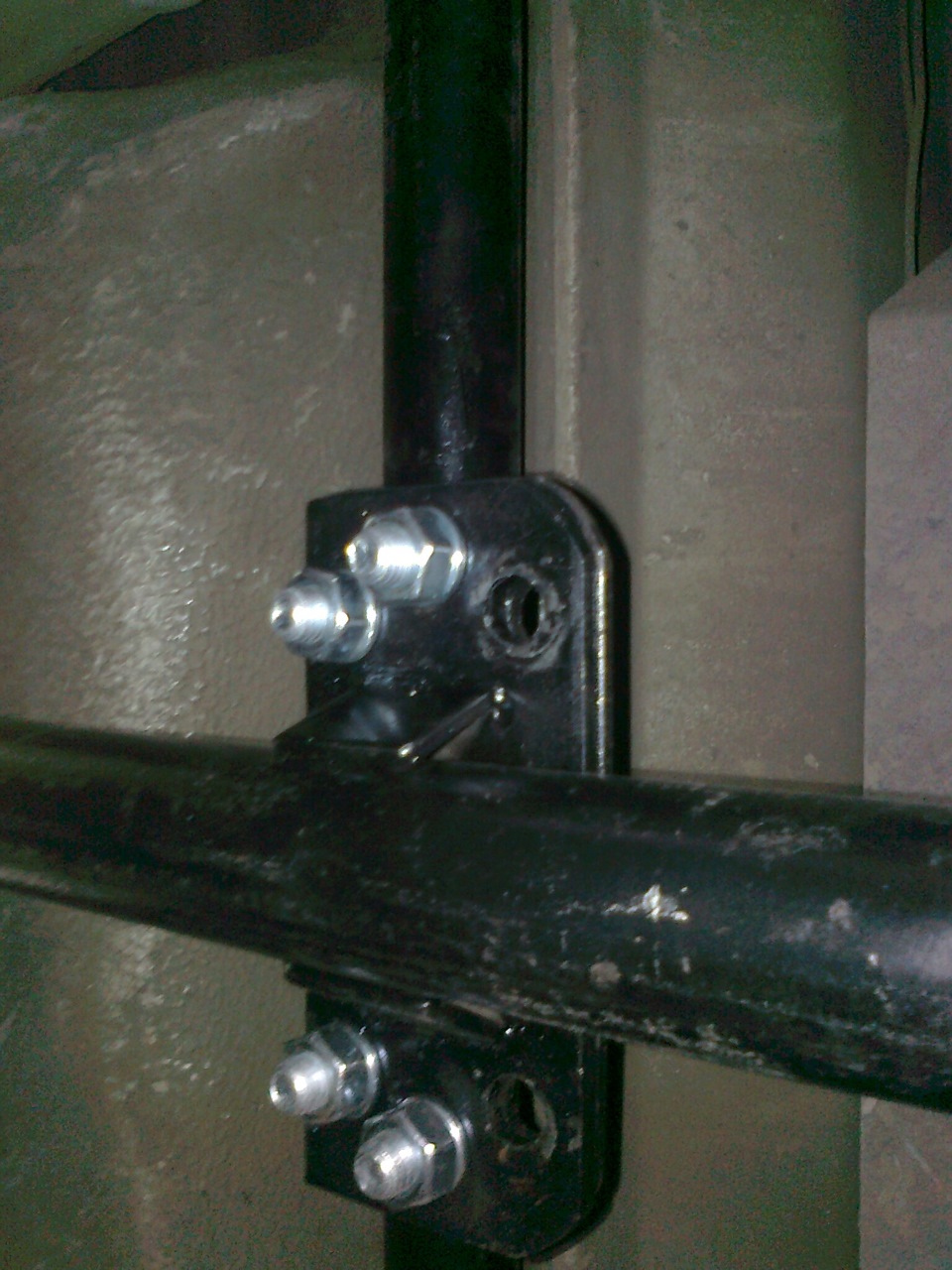 к нему прикручиваем трубу с шаром — Lada 2114