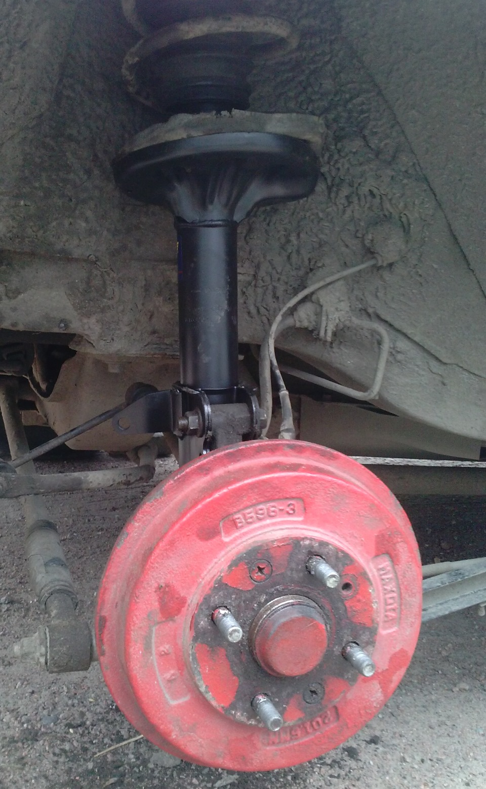 замена стойки — Mazda 323 VI, 1,4 л, 2001 года | своими руками | DRIVE2