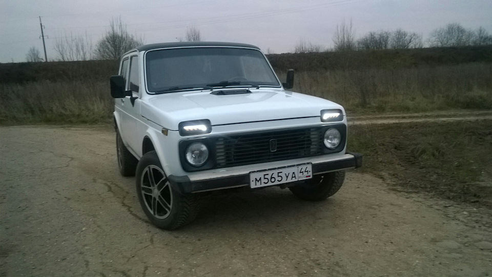 Научишься на ниве ездитьна любой сможешь) — Lada 4x4 3D, 1,7 л, 1997