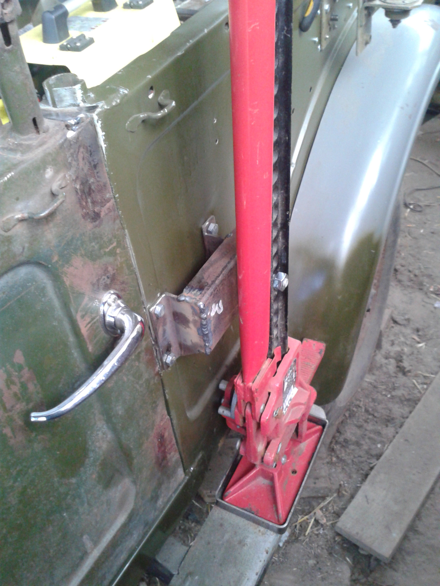 Домкрат реечный хайджек hi-lift jack. Крепление реечного домкрата патриот. Крепление для домкрата хай джек. Домкрат хайджек уаз. Крепление для домкрата hi-lift.