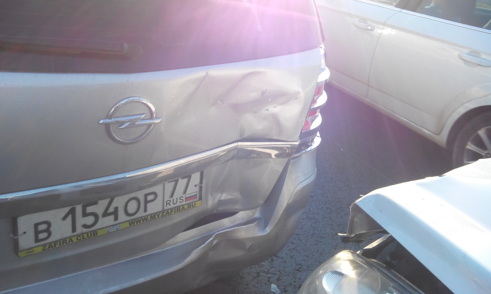 Подбили — Opel Zafira B, 1,8 л, 2012 года | ДТП | DRIVE2