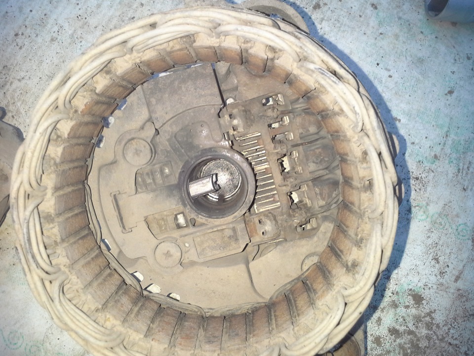 генератор, ролик ГУРа, Крышка клапанов. — Mitsubishi Galant (8G), 2,5 л ...