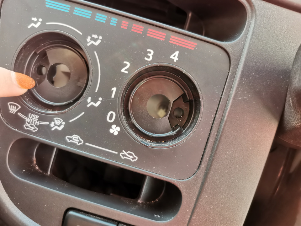Usb вход для зарядки телефонов — Toyota Passo (3G), 1 л, 2018 года ...