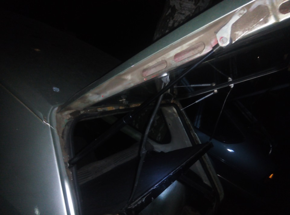 Газовая пружина двери багажника — Volkswagen Golf Mk1, 1,3 л, 1982 года ...