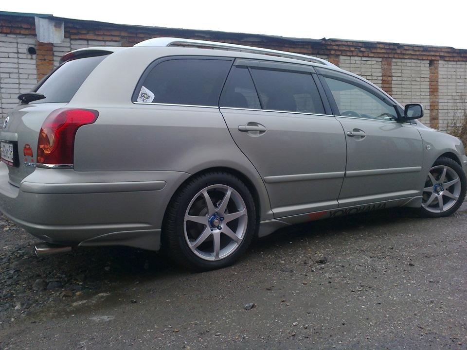 Toyota Avensis rays r17