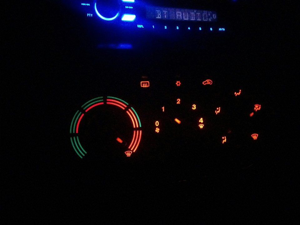 замена лампочек подсветки отопителя — FIAT Grande Punto, 1,4 л., 2006 ...