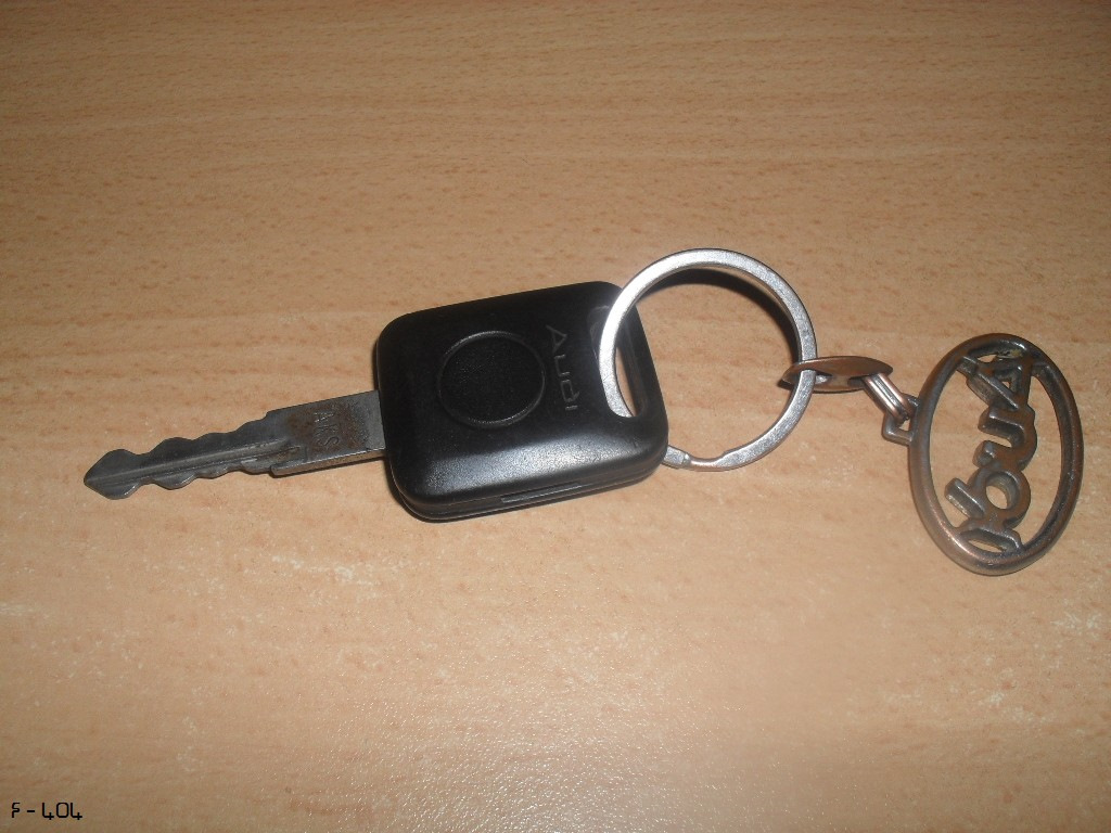 Купить 3к. Audi 100 ключ зажигания. Ключ зажигания Ауди 100 с4. Запасная сигнализация ключ от машины Ауди 100с4. Ауди 80 ключи.