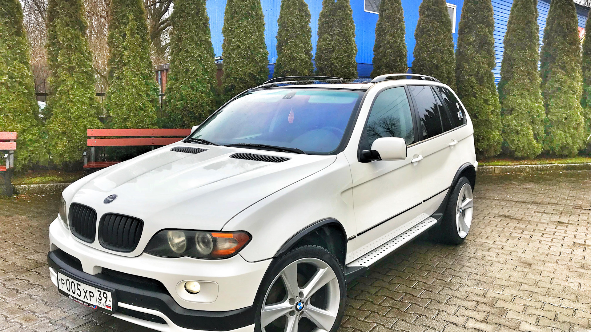 BMW x5 белый перламутровый