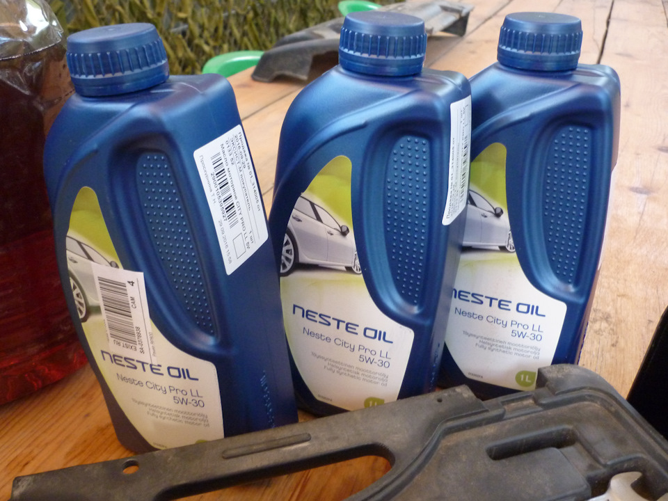 NESTE . — Toyota Corolla (120). Запчасти на фото: 013352