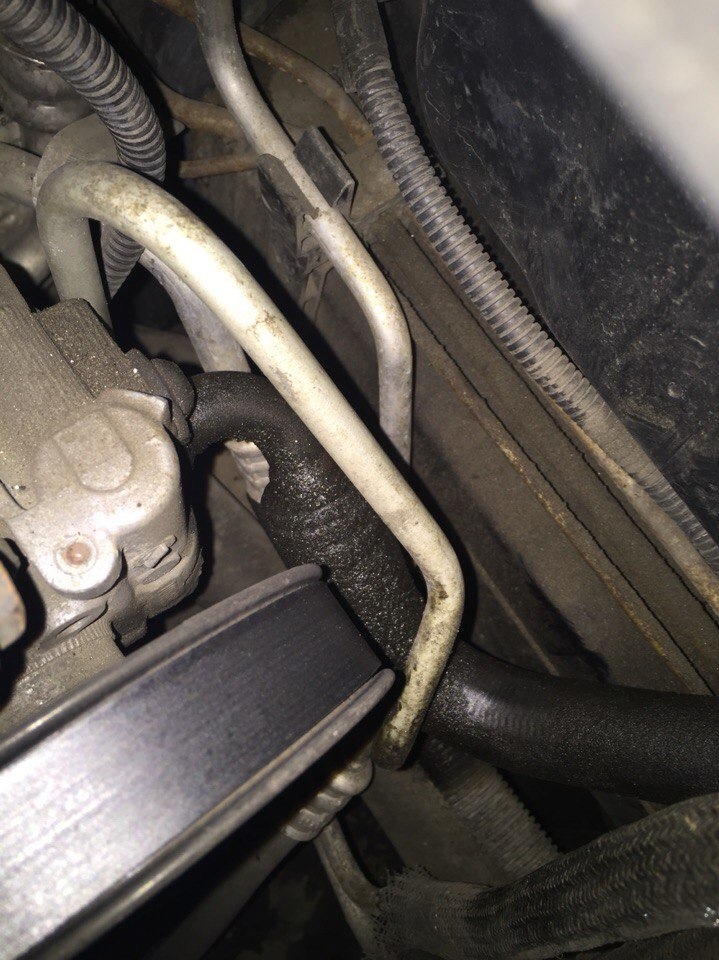 Потек Патрубок ГУРа — Chrysler 300C (1G), 2,7 л, 2006 года | своими ...