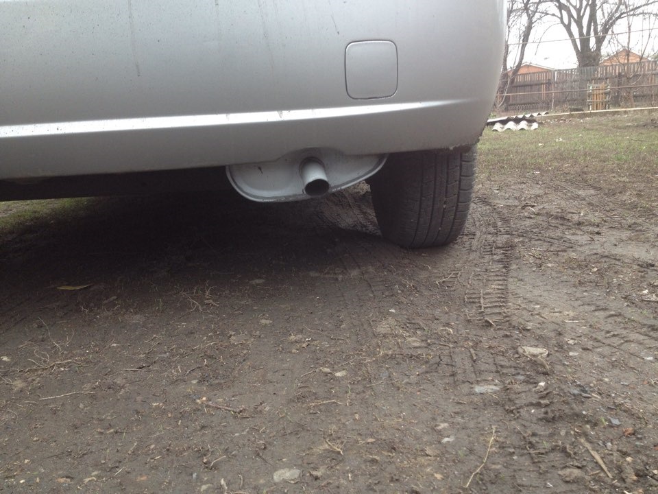 Покрасил глушитель ! — Nissan Almera II (N16), 1,8 л, 2004 года ...