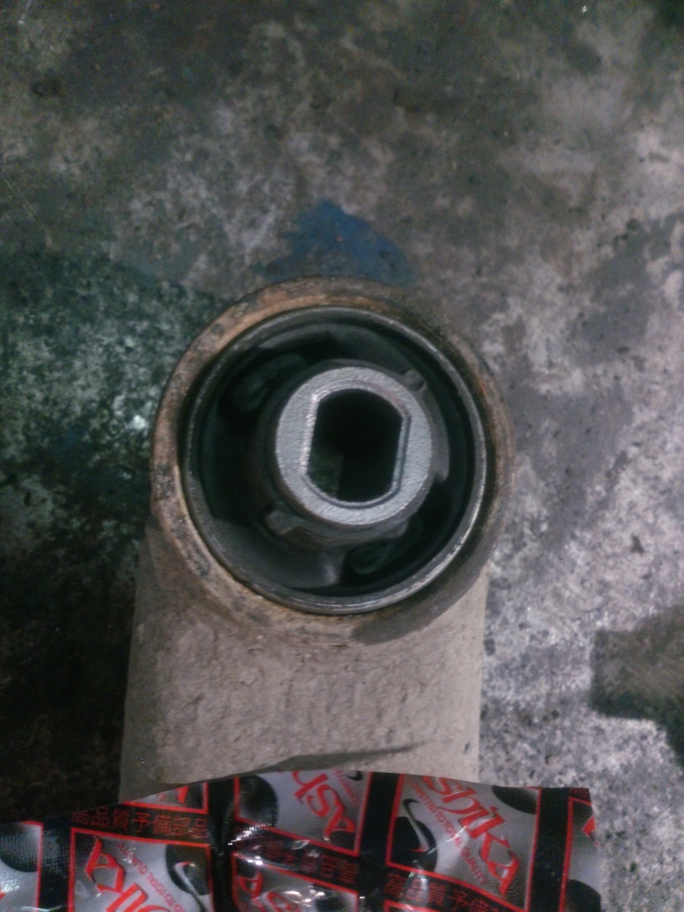 С/б передних рычагов (задние) — Mazda 323 VI, 1,6 л, 2001 года | своими ...