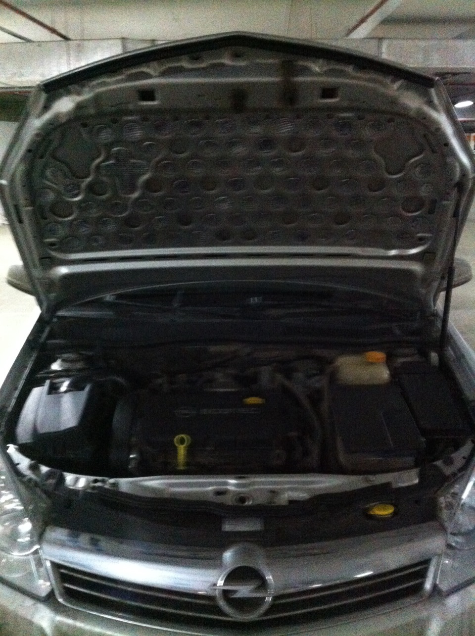 Уплотнитель и шумка капота — Opel Astra H, 1,8 л, 2008 года | своими ...