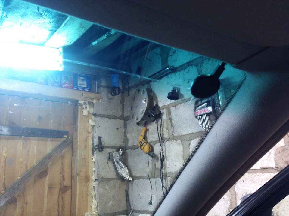 Установил антену BOSCH на лобовое — Audi A8 (4D), 4,2 л., 1998 года ...