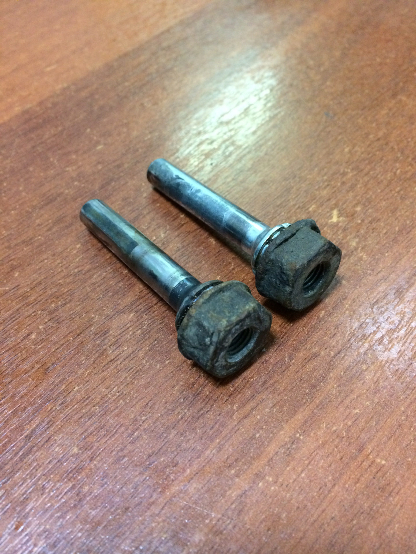 направляющие суппорта соната тагаз. направляющие переднего суппорта хюндай 35 2015. 58161-1d000. направляющие суппорта hyundai elantra hd комплект. направляющая суппорта хендай.