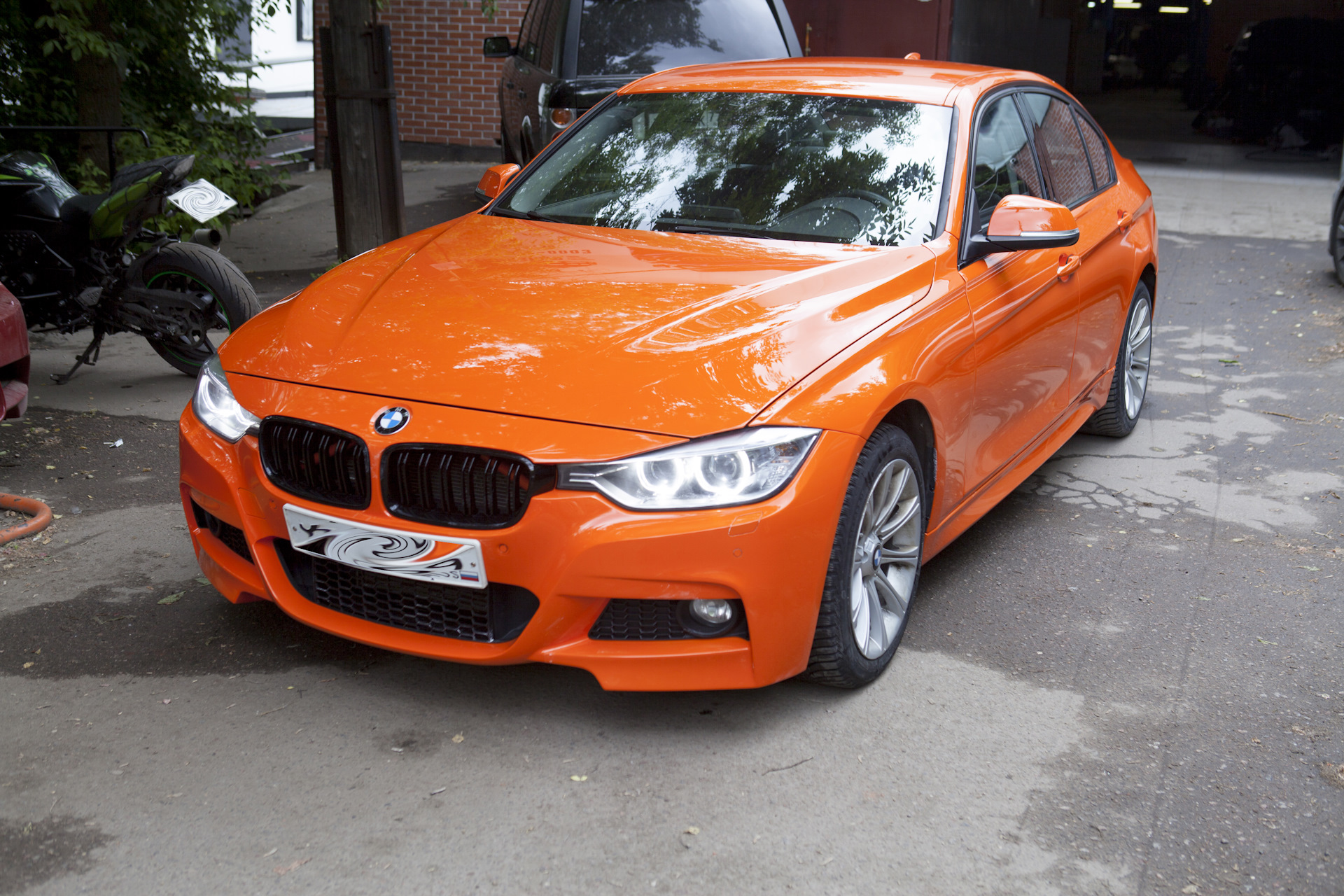 Bmw orange. BMW f30 Orange. BMW f30 Sunset Orange. BMW f30 оранжевая. БМВ f30 Orange Color.