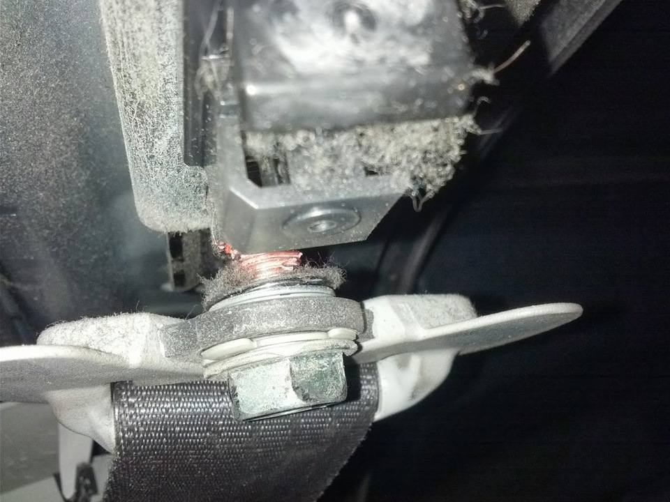 Стирка и подтяжка ремня безопасности — Mitsubishi Lancer Sportback, 1,8 ...