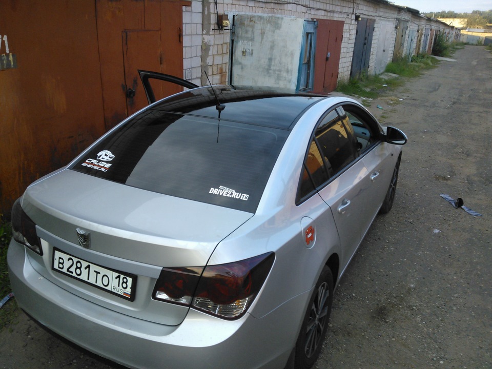 Chevrolet Cruze красный с черной крышей