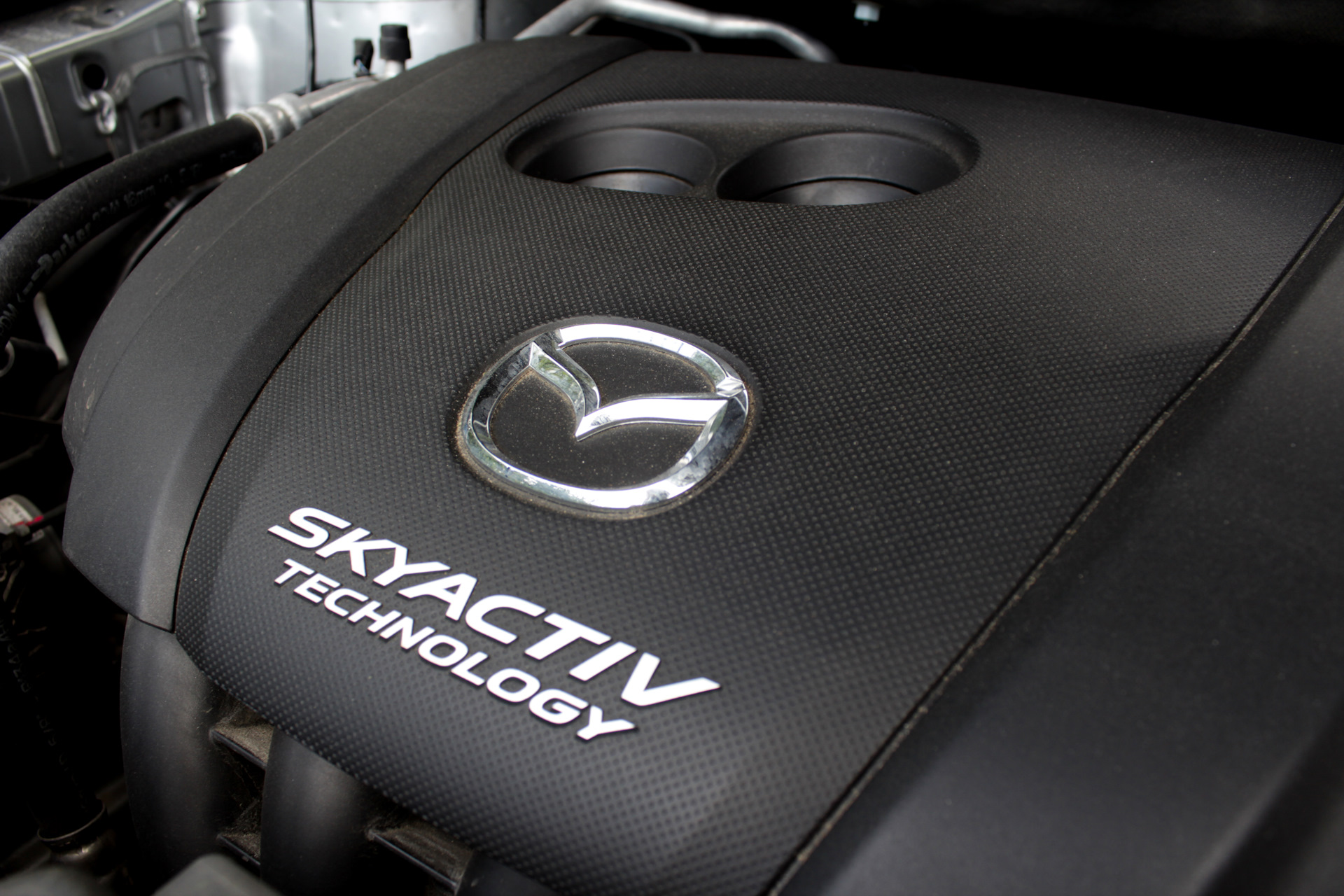 Двигатель мазда сх5 2.5. Mazda CX 5 подкапотное пространство. Подуопотная пространство Mazda CX-5. Мазда cx9 подкапотное пространство. ГБО на Мазда СХ 9.