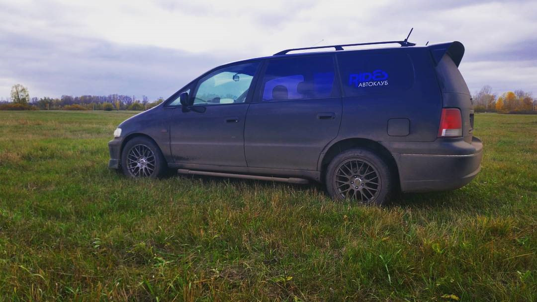 Одиссей полный привод. Honda odyssey 1 поколение 4wd. Хонда одиссей 1999г. Хонда одиссей 1 поколение. Хонда одиссей 2001 белая.