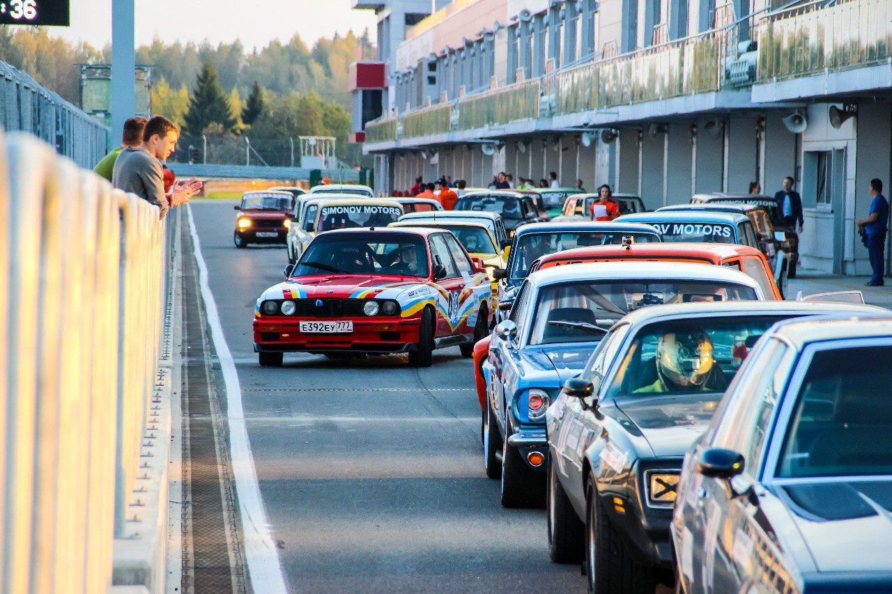 Школа гонок москва. Moscow Raceway гонки. Драг рейсинг в Москве. Городское ралли Москва. Ралли в Москве.