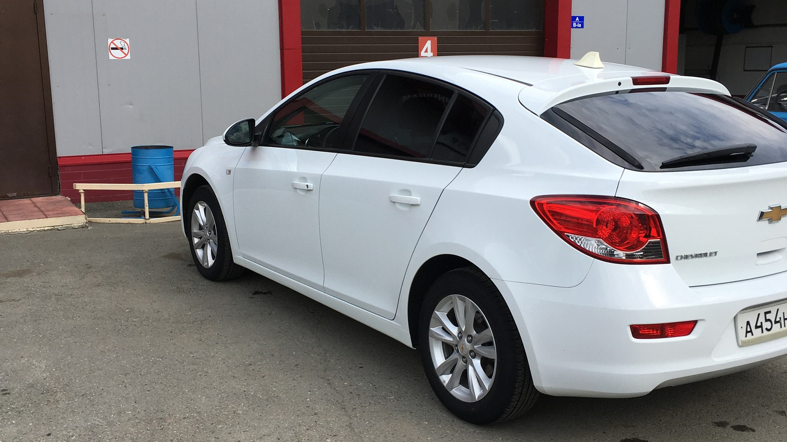 Chevrolet Cruze 2013 с боку