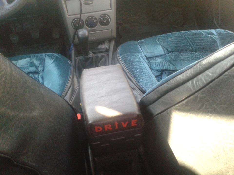 Обтянуть подлокотник кожей — LADA Приора хэтчбек, 1,6 л., 2010 года ...