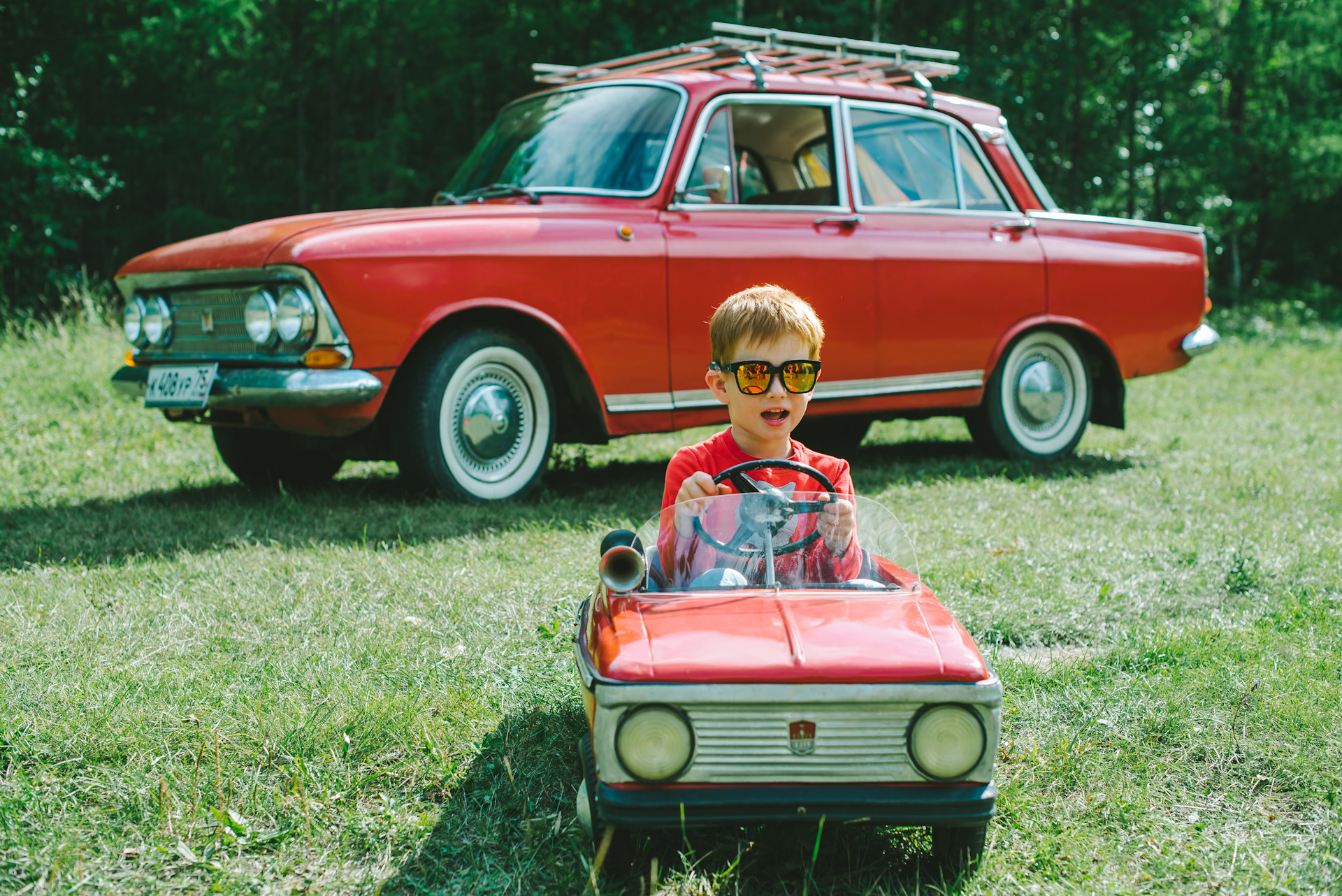 Ваш первый автомобиль. Ваша первая машина. Первый семейный Москвич. Советская семья с москвичом. Москвич 408 экспортный Бриллиантовая рука.