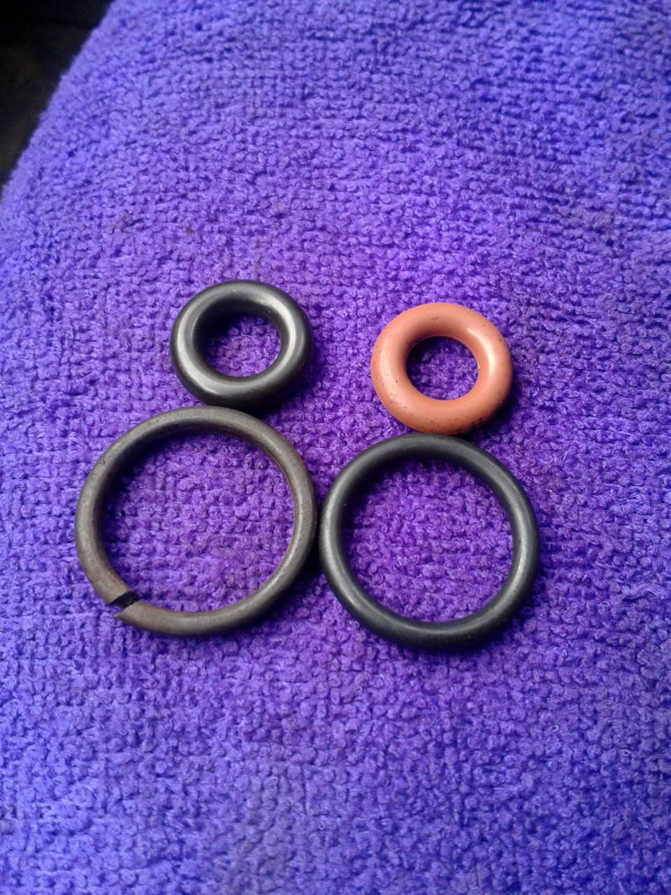 0 2. 5. Гольф 4 1 сальник форсунки. Кольцо уплотнения форсунки (д-240) 240-1111036. Сальник форсунки.