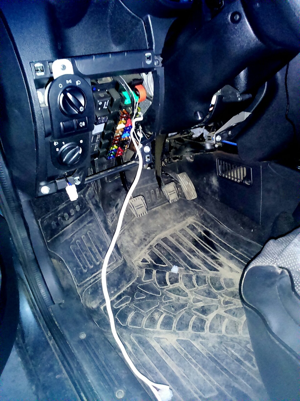 Установка подсветки решётки радиатора. Часть 1 — Lada Гранта лифтбек, 1 ...