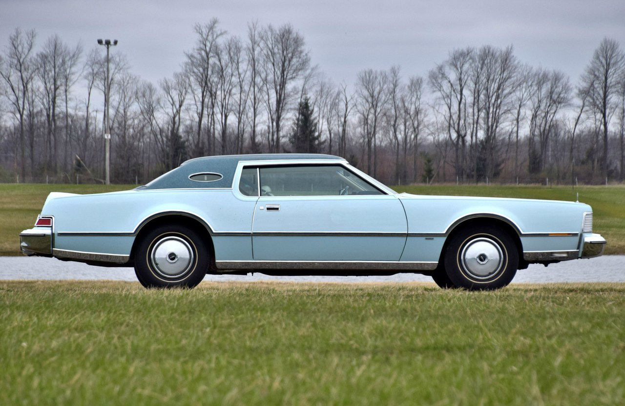 Lincoln Mark IV 1975