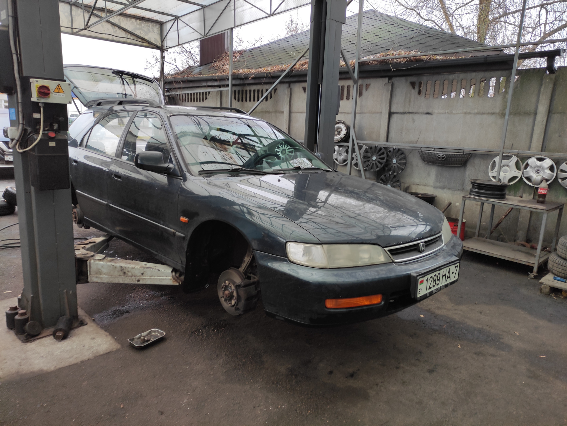 Зима близко. Шиномонтаж Шинкоу. — Honda Accord Wagon (5G), 2,2 л, 1997 ...