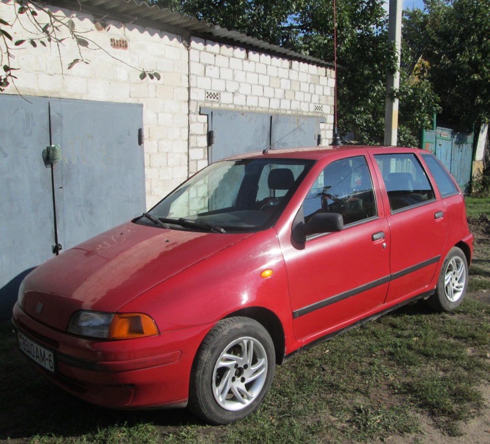 Fiat punto 1 и девушка