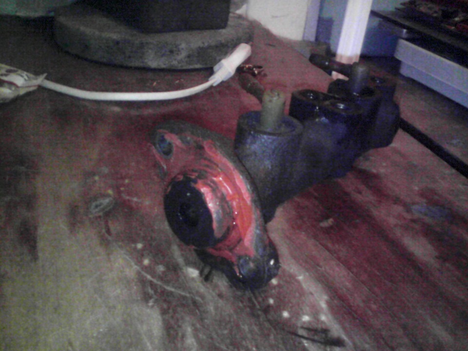 потек главный тормозной цилиндр((( — LADA 4x4 3D, 1,7 л., 1993 года ...